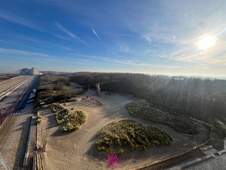 Uniek gelegen en vernieuwd appartement met 2 slaapkamers, gelegen op de 8e verdieping van een standingvolle residentie genietend van een FENOMENAAL uitzicht op de Zee en de duinen. - Foto 3