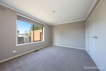 Ideal Family Home - Photo 2