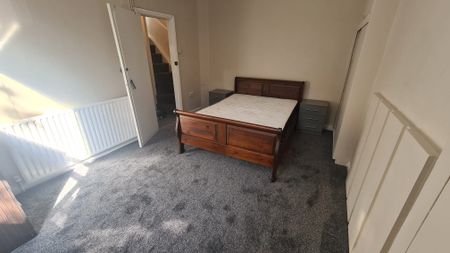 3 Bed - 5 Quarry Mount Place, Woodhouse, Leeds - LS6 2JE - Student - Photo 2