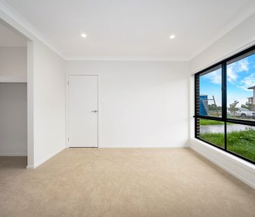 BRAND NEW CONTEMPORARY HOME - MODERN LIVING & EFFORTLESS COMFORT - Photo 3