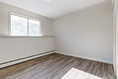Renovated Suite - 1 Bedroom - Photo 5