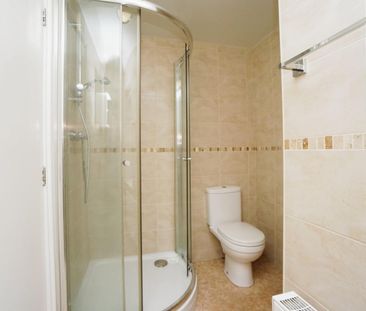 2 bedroom Flat To Let - Photo 2