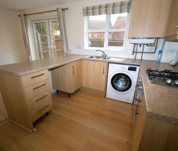 4 bedroom end of terrace house to rent - Photo 1