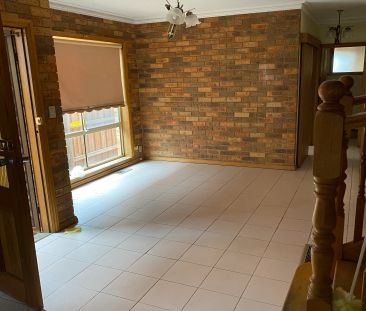 Perfectly Positioned Townhouse Living - Photo 6