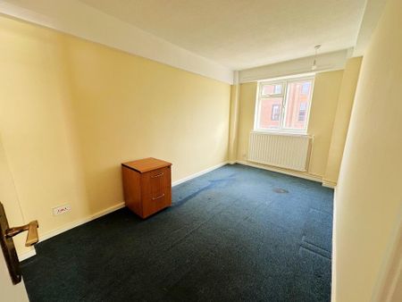 3 bedroom apartment to rent - Photo 4