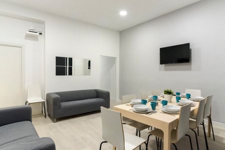 Bright room in Fuencarral Street - Photo 3