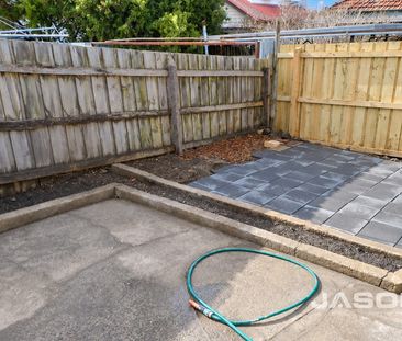 FANTASTIC HOME IN A PRIME LOCATION! - Photo 2