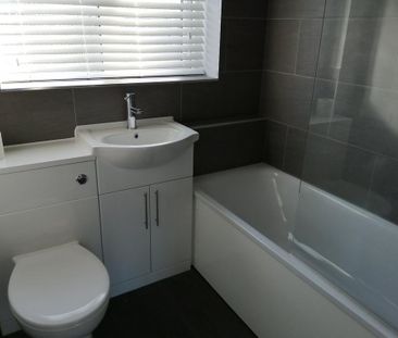 2 bedroom end of terrace house to rent - Photo 5