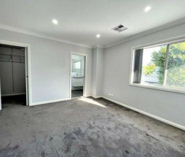 Modern 3-bedroom townhouse - Photo 6