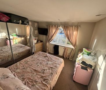 3 bed Semi-Detached - To Let - Photo 3