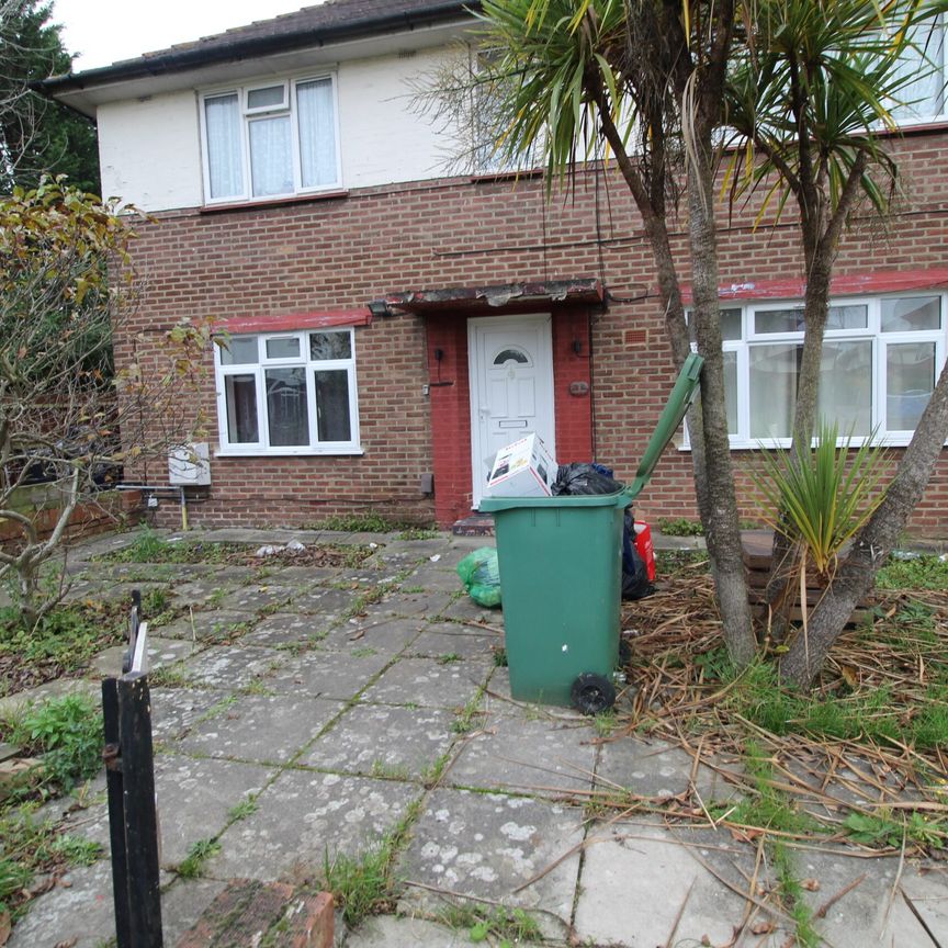 Trevor Close, Northolt, UB5 6ND - Photo 1