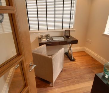 Claremont Lane, Esher, Surrey, KT10 flat to rent - Photo 5