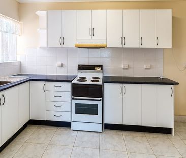 Neat & Convenient Ground Floor Living - Photo 3