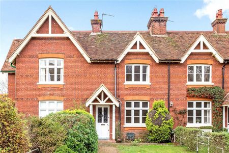 Delightful period terrace cottage within the renowned Childwickbury hamlet - Photo 3