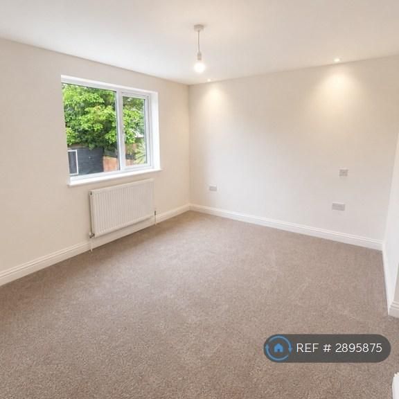 4 bedroom detached house to rent - Photo 1