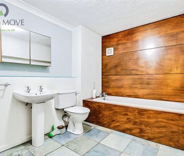 3 bedroom flat to rent - Photo 2