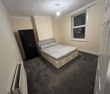 Room in a Shared House, York Road, LS9 - Photo 1