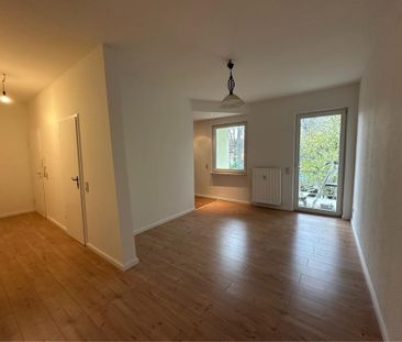 frisch renovierte 2-Zimmer- Wohnung mit Balkon & Stellplatz - Photo 1