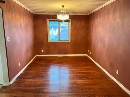 University 2bdr Luxury House with Basement - Photo 2