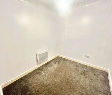 The Broadway, Thorpe Bay, Southend On Sea, Essex, SS1 - Photo 5