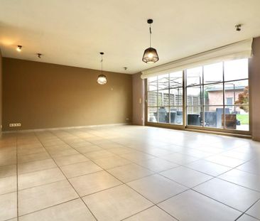 Ruime, energiezuinige woning met 2 slpk, garage, patio, tuin en ter... - Photo 2