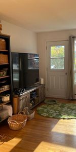 Grand 4½ mi-meublé, chauffé et à deux pas de l'Uni à louer - Photo 3