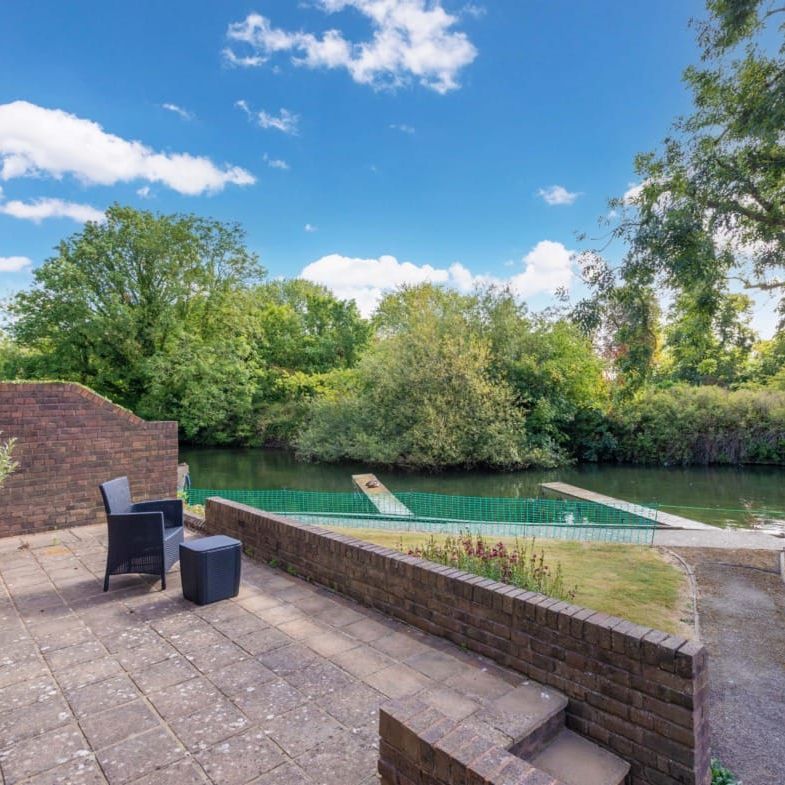 Tangier Lane, Eton - Photo 1