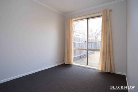 Single level, three bedroom townhouse - Photo 5