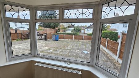 3 bedroom detached bungalow to rent - Photo 2