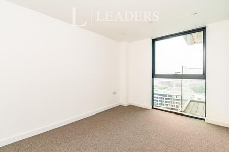 3 bedroom flat to rent - Photo 2