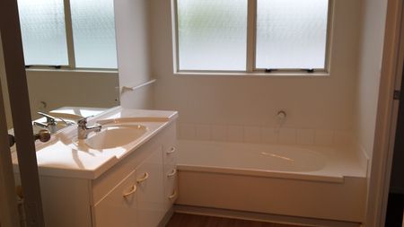 3 Bdrm Family home in Vincent St - Photo 5
