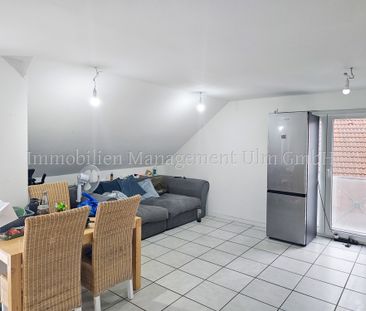 Schöne 2-Zimmer DG-Wohnung mit Dachterrasse! - Photo 2