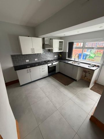 2 bedroom end of terrace house to rent - Photo 5