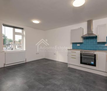 3 bedroom end of terrace house to rent - Photo 2