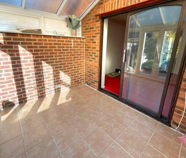 16 Oliver Close, Addlestone - 2 bedrooms Property for lettings - Se... - Photo 6