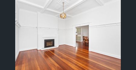 ELEGANY, PARTIALLY FURNISHED FAMILY HOME IN PRIME LOCATION! - Photo 5