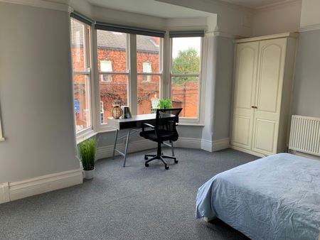 6 Bed Terraced House, Daneshill Road, LE3 - Photo 4