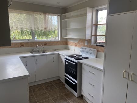 Lovely home in Totara Park - Photo 5