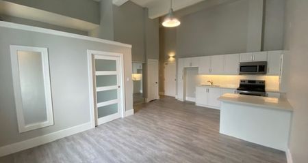 19 Dunlop St W, #204 Barrie | $1550 per month | Plus Heat | Plus Hydro - Photo 2