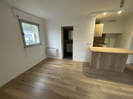 A LOUER - Studio refait à neuf et moderne de 28m² - Photo 2