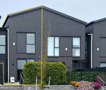 This 3-bedroom home within easy walking distan... - Photo 1