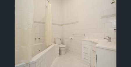 Fully renovated in the heart of Richmond - Photo 4