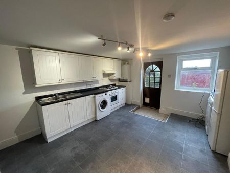 2 bedroom terraced house to rent - Photo 5