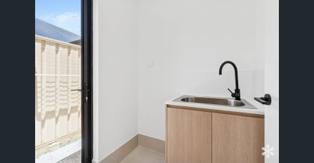 Brand-New Luxury Villa Home - Photo 5