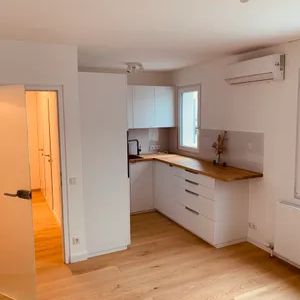 PRIVAT - zentrale&ruhige Dachgeschosswohnung mit Dachterrasse - Photo 1
