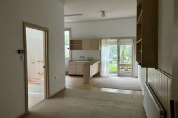 Prime Location! - Photo 1