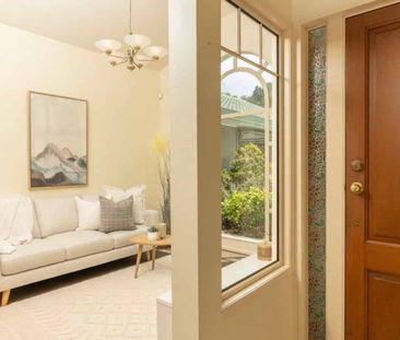 Family on sunny Kamo West - Photo 5