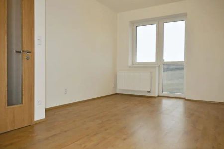Pronájem cihlového bytu 2+kk s balkonem v Brně - Kamechách - Фото 3