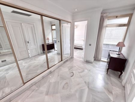 Apartment in Puerto Banús, Costa del Sol - Photo 2