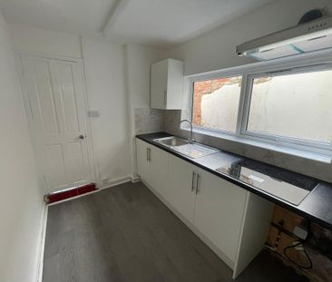 3 bedroom terraced house to rent - Photo 2